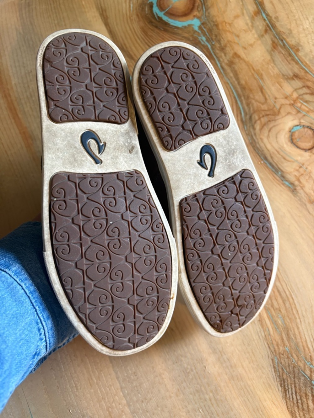 Olukai leather shoes 7.5 - Picture 5 of 6
